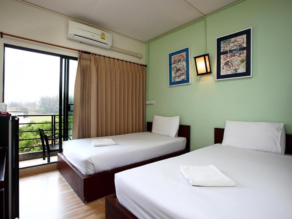 บีทู คำเที่ยง บูทิก แอนด์ บัดเจ็ต โฮเทล Hotel เชียงใหม่ ภายนอก รูปภาพ