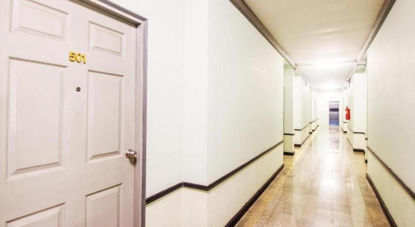บีทู คำเที่ยง บูทิก แอนด์ บัดเจ็ต โฮเทล Hotel เชียงใหม่ ภายนอก รูปภาพ