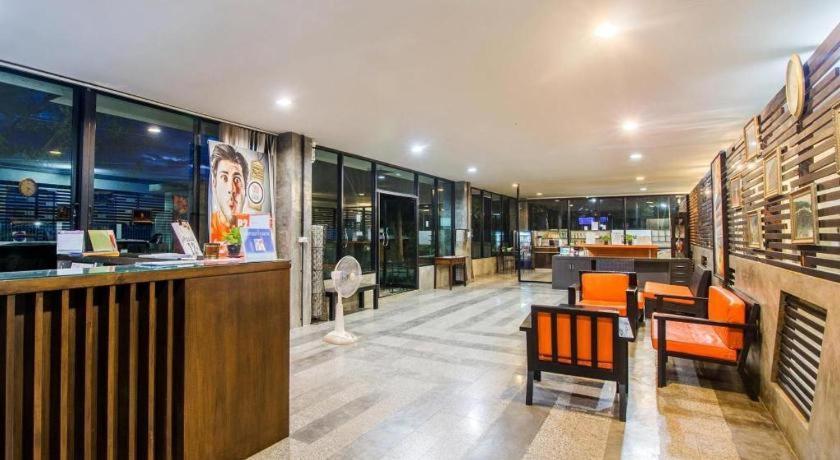 บีทู คำเที่ยง บูทิก แอนด์ บัดเจ็ต โฮเทล Hotel เชียงใหม่ ภายนอก รูปภาพ