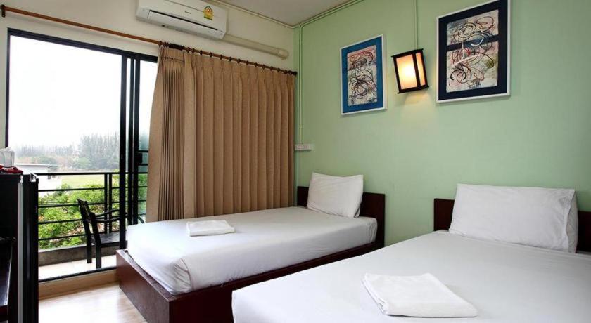บีทู คำเที่ยง บูทิก แอนด์ บัดเจ็ต โฮเทล Hotel เชียงใหม่ ภายนอก รูปภาพ