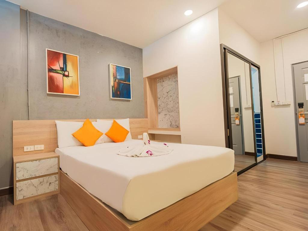 บีทู คำเที่ยง บูทิก แอนด์ บัดเจ็ต โฮเทล Hotel เชียงใหม่ ภายนอก รูปภาพ