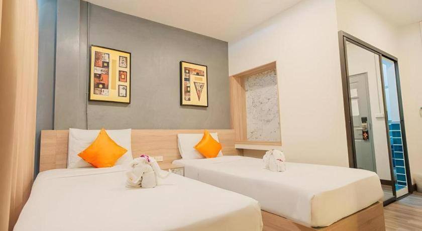 บีทู คำเที่ยง บูทิก แอนด์ บัดเจ็ต โฮเทล Hotel เชียงใหม่ ภายนอก รูปภาพ