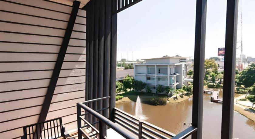 บีทู คำเที่ยง บูทิก แอนด์ บัดเจ็ต โฮเทล Hotel เชียงใหม่ ภายนอก รูปภาพ
