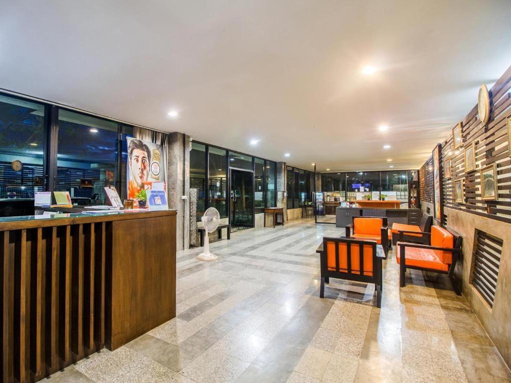 บีทู คำเที่ยง บูทิก แอนด์ บัดเจ็ต โฮเทล Hotel เชียงใหม่ ภายนอก รูปภาพ