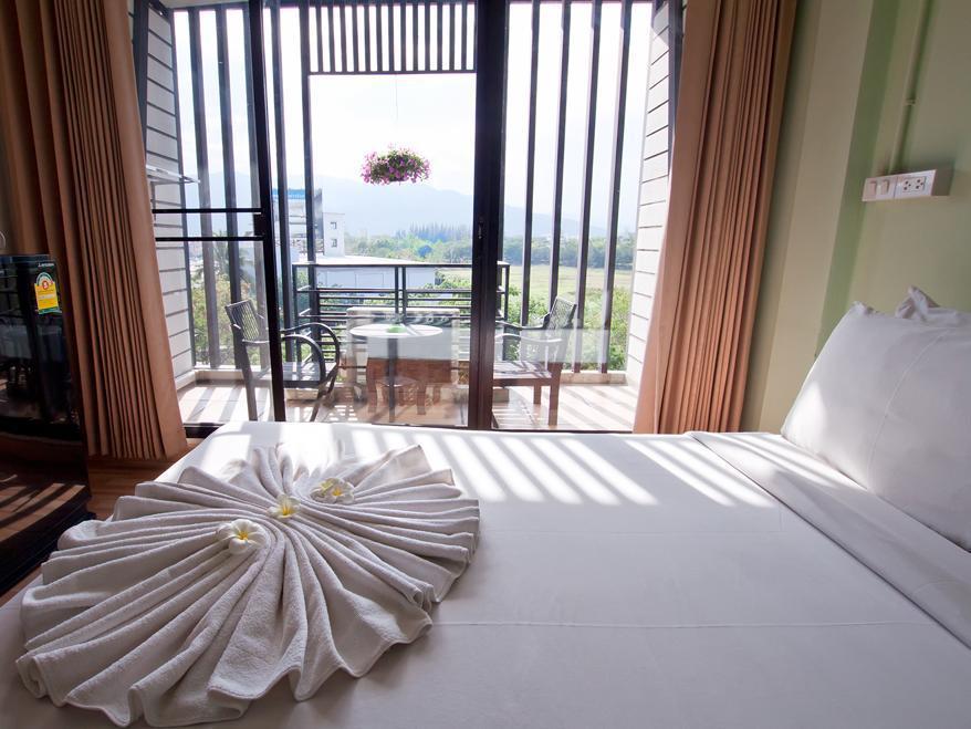 บีทู คำเที่ยง บูทิก แอนด์ บัดเจ็ต โฮเทล Hotel เชียงใหม่ ภายนอก รูปภาพ