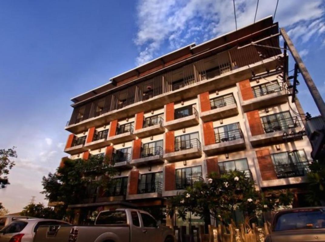 บีทู คำเที่ยง บูทิก แอนด์ บัดเจ็ต โฮเทล Hotel เชียงใหม่ ภายนอก รูปภาพ