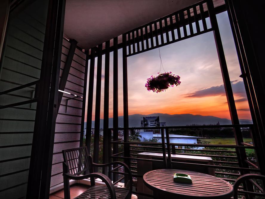บีทู คำเที่ยง บูทิก แอนด์ บัดเจ็ต โฮเทล Hotel เชียงใหม่ ภายนอก รูปภาพ