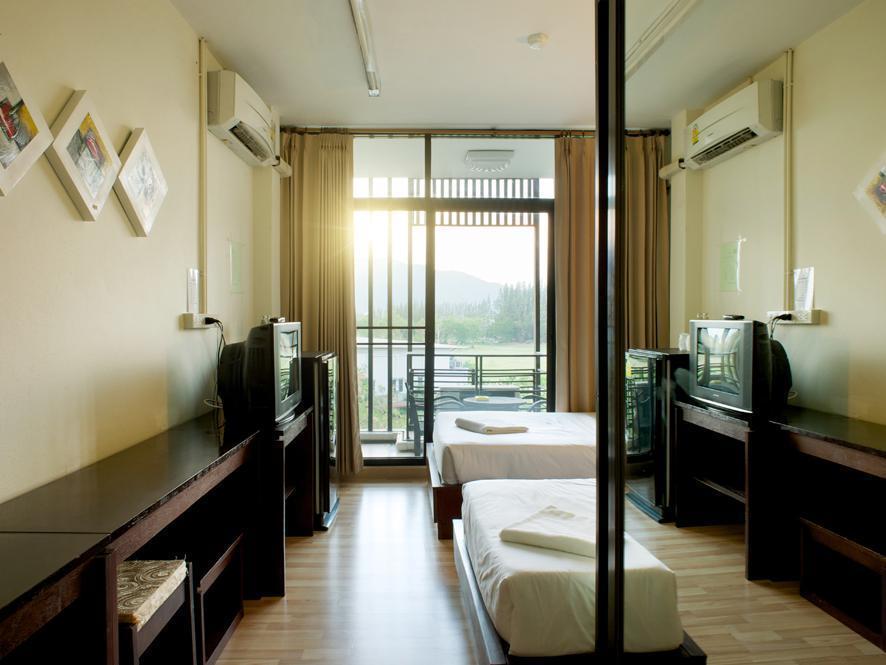 บีทู คำเที่ยง บูทิก แอนด์ บัดเจ็ต โฮเทล Hotel เชียงใหม่ ภายนอก รูปภาพ