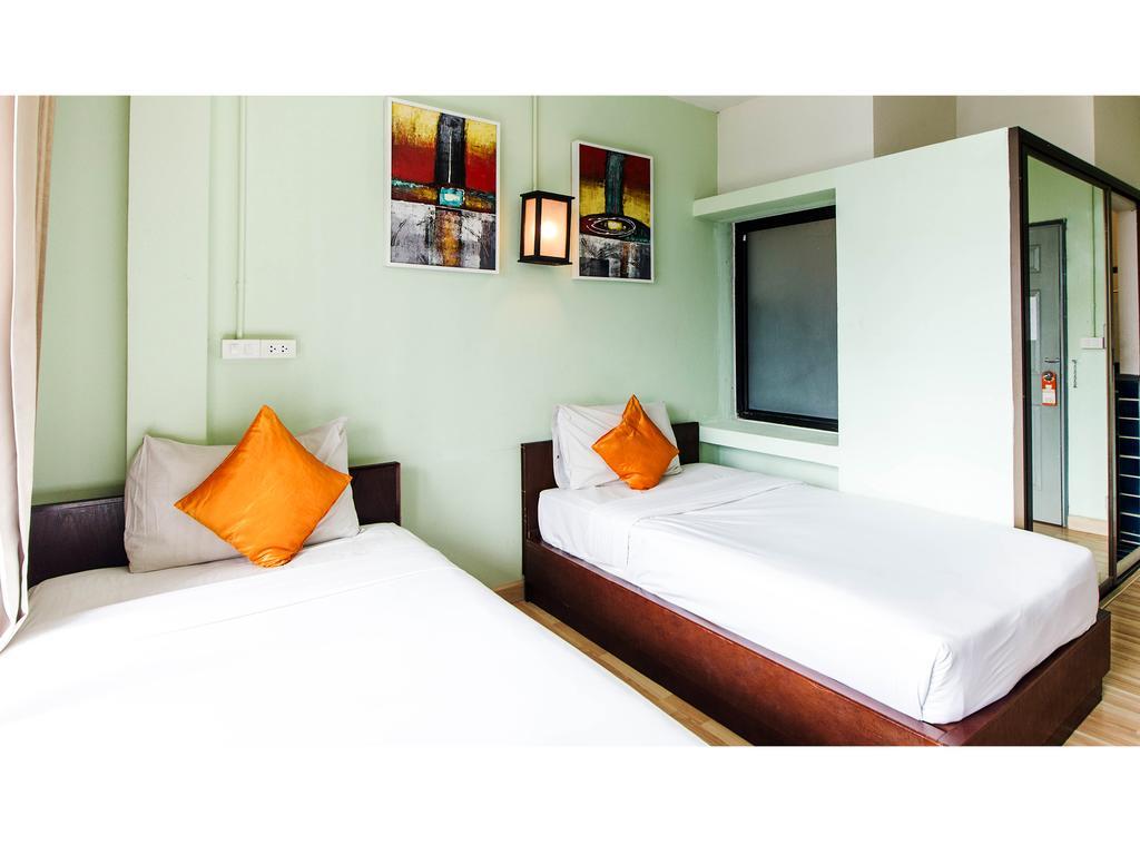 บีทู คำเที่ยง บูทิก แอนด์ บัดเจ็ต โฮเทล Hotel เชียงใหม่ ภายนอก รูปภาพ