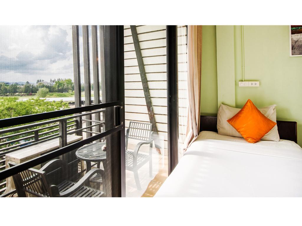 บีทู คำเที่ยง บูทิก แอนด์ บัดเจ็ต โฮเทล Hotel เชียงใหม่ ภายนอก รูปภาพ