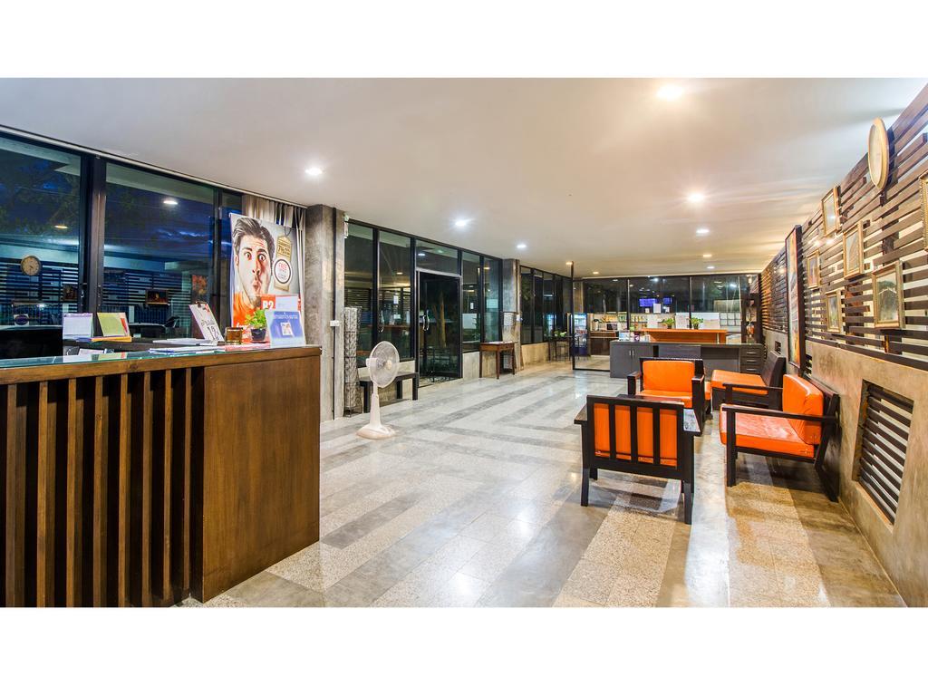 บีทู คำเที่ยง บูทิก แอนด์ บัดเจ็ต โฮเทล Hotel เชียงใหม่ ภายนอก รูปภาพ