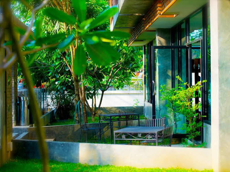 บีทู คำเที่ยง บูทิก แอนด์ บัดเจ็ต โฮเทล Hotel เชียงใหม่ ภายนอก รูปภาพ